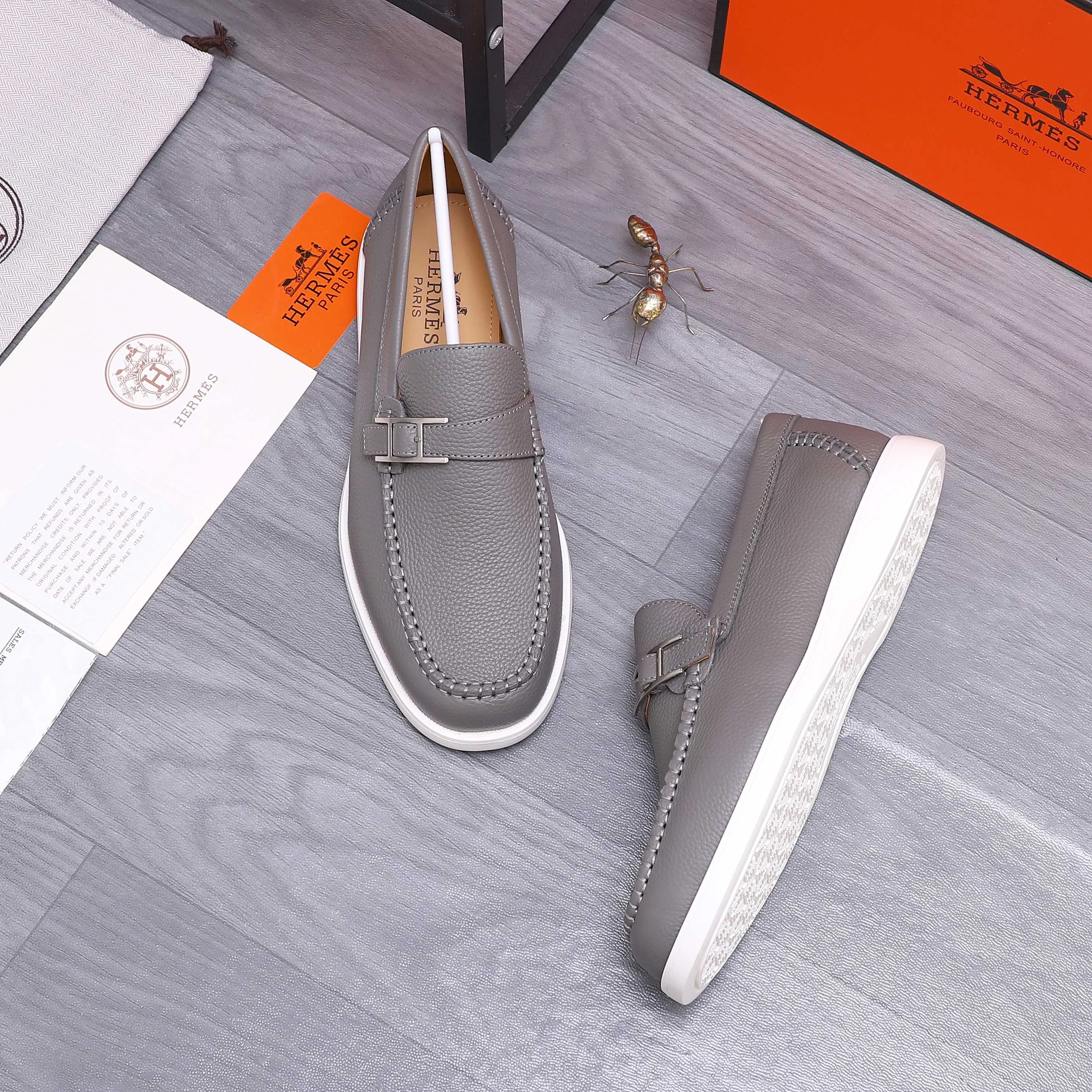 Men's shoes 💰p560 Product trademark: HERMES "Hermes" casual slip-on men's shoes. Regular size: 38-46 (45.46 is custom-made and non-returnable) Product materials: Selected pebbled cowhide upper, cowhide lining, original foam rubber ultra-light sole